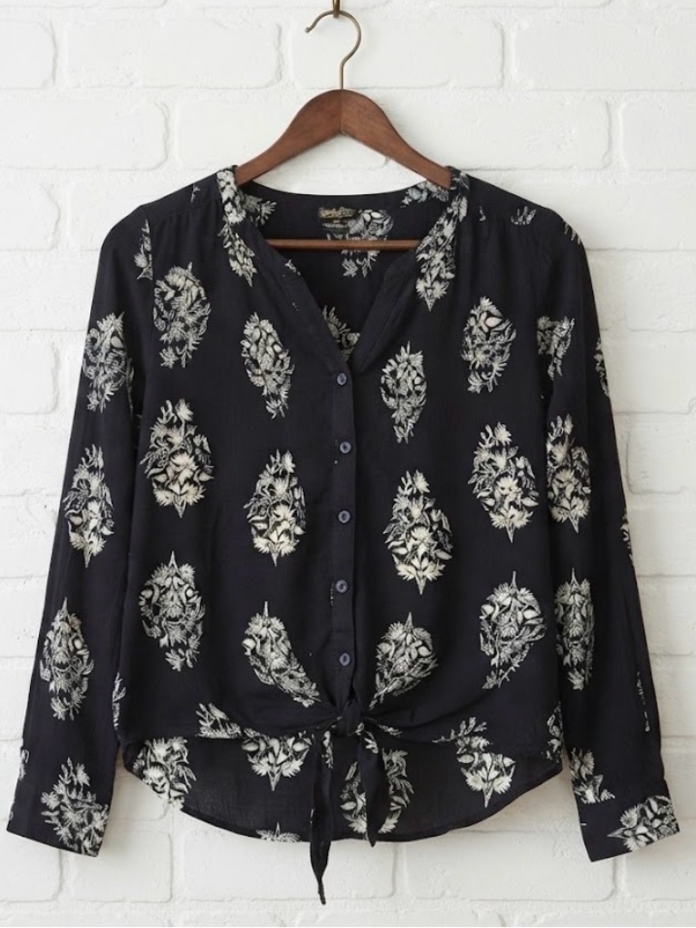 Lucky Brand Black Button-Front Tie-Hem Floral Top